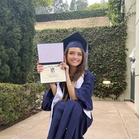 Di luar modeling, Leni saat ini menempuh pendidikan di bidang desain interior di New York City. Menjadi interior designer adalah cita-citanya sejak kecil.  Foto: dok. Instagram