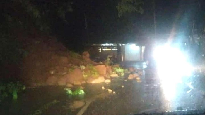 Longsor-Banjir Terjang Jalur Utama Trenggalek-Ponorogo