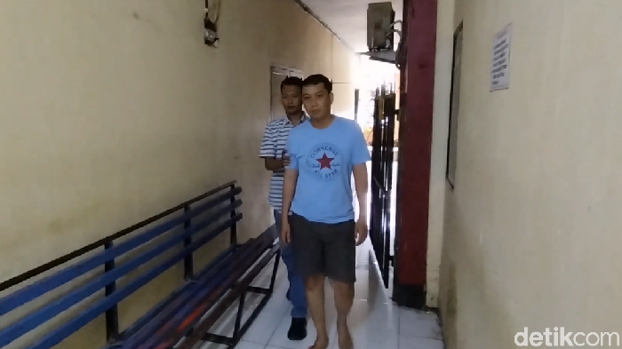 Pria berinisial A (40) di Makassar, Sulawesi Selatan (Sulsel), menggelapkan uang perusahaan senilai Rp 200 juta.