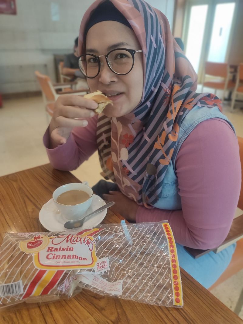 Esty menyebut roti-roti produksi Maxim's lembut dan terasa beda dengan roti-roti lain yang banyak beredar.