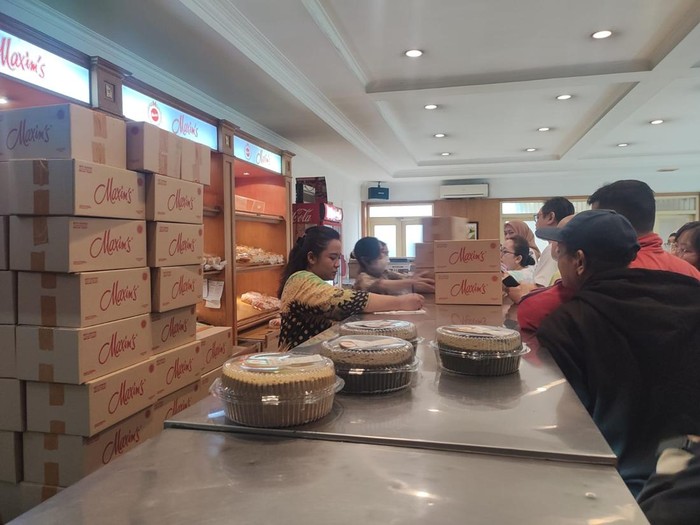 Roti kering (melba toast) salah satu yang banyak diburu penggemar Maxims
