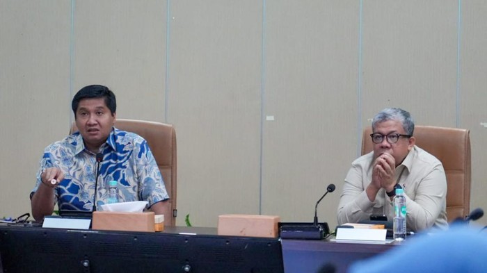 Menteri PKP Maruarar Sirait dan Wamen PKP Fahri Hamzah dalam pertemuan dengan delegasi World Bank