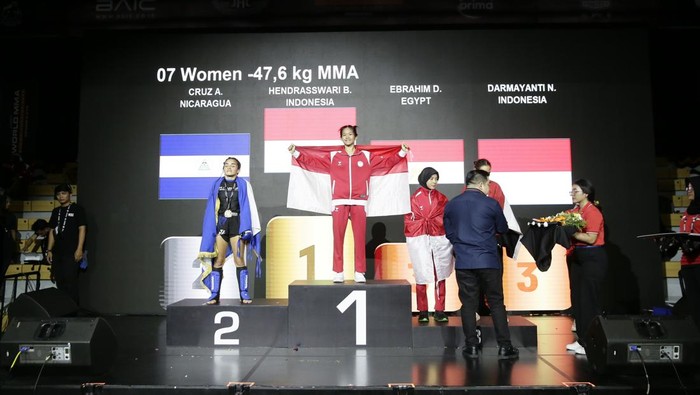 Bayu Peni Hendrasswari meraih medali emas di GAMMA World MMA Championships 2024.