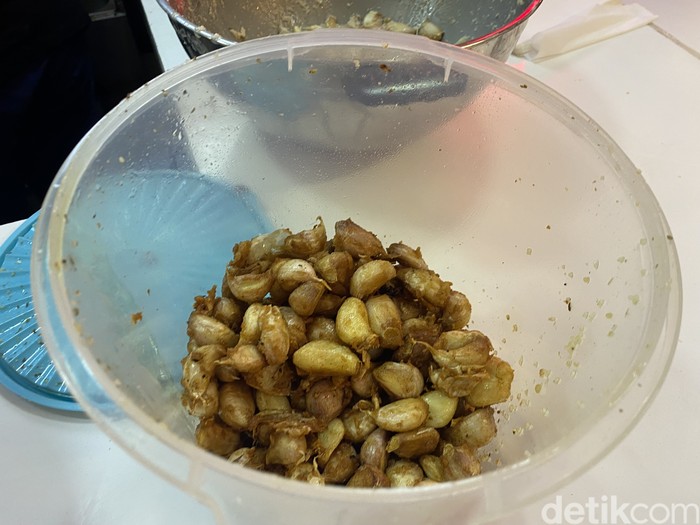 Nikmatnya Nasi Ayam Bawang Putih Sambal Matah yang Baru di Blok M