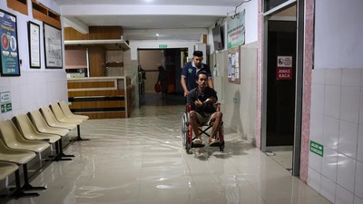 Pasien RS Terdampak Banjir di Makassar Dievakuasi