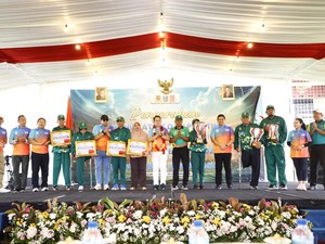 Pj Gubernur Jatim Serahkan Bonus Atlet-Pelatih Total Rp 16,4 M, Ini Pesannya