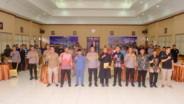 Kapolda Sulsel Irjen Yudhiawan menghadiri Silaturahmi Kebangsaan Yayasan Rumah Moderasi Makassar.