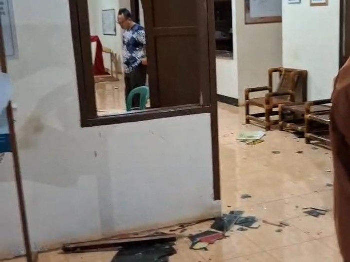 Polsek Pangkalan Lampang rusak diserang sekelompok orang