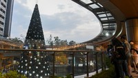 Sejumlah pusat perbelanjaan di Medan mulai menghias tempat mereka dengan ornamen kemeriahan Natal 2024 untuk memikat pengunjung.