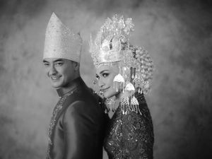 7 Penampilan Putri Zulhas & Zumi Zola Saat Resepsi, Pakai Adat Jambi
