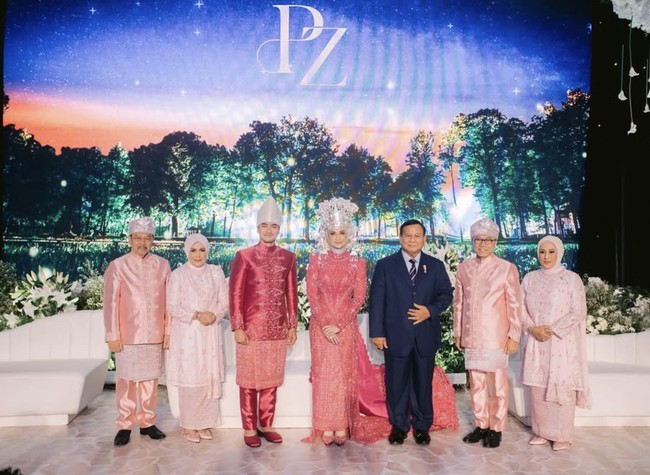 Kemegahan acara ini semakin terasa dengan hadirnya sejumlah pejabat negara, figur publik, dan selebriti papan atas. Presiden Prabowo Subianto, Wakil Presiden Gibran Rakabuming, serta Presiden ke-7 Joko Widodo (Jokowi) menjadi tamu kehormatan yang turut memeriahkan acara.  Foto: dok. Instagram