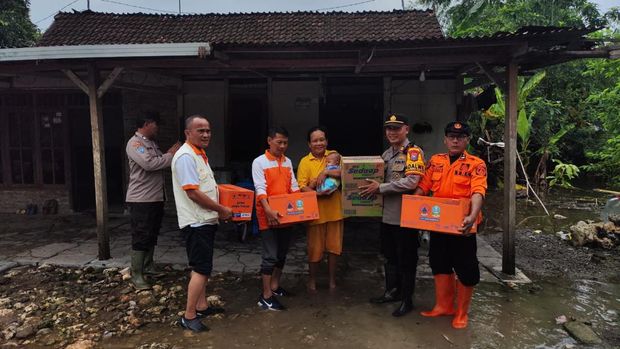 Rumah Warga Banjir, Polisi, BPBD Bojonegoro Imbau Warga dan Beri bantuan