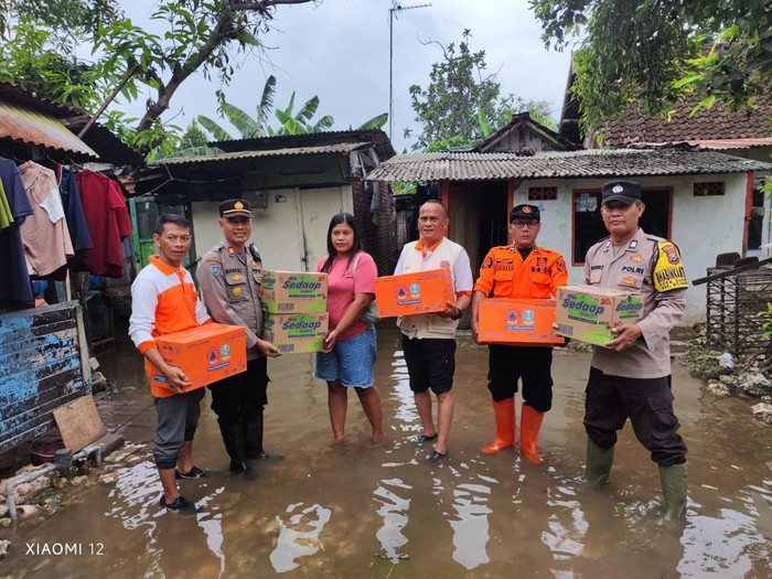 Rumah Warga Banjir, Polisi, BPBD Bojonegoro Imbau Warga dan Beri bantuan