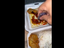 Sekte Baru! Makan Jelly Pakai Sambal Ayam Geprek