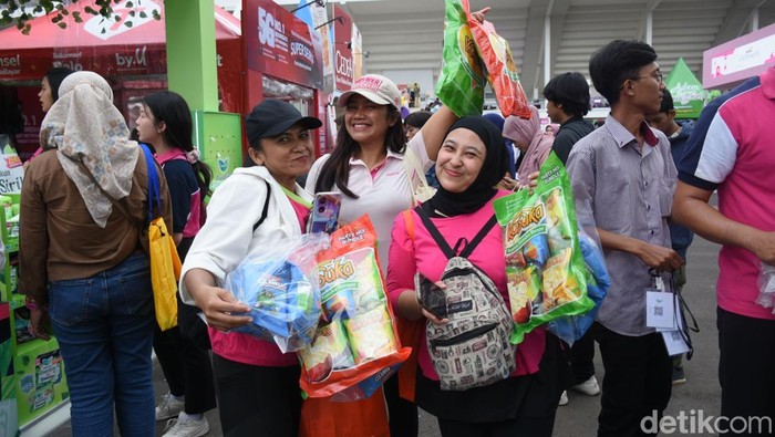 Sejumlah kegiatan menarik di area outdoor memeriahkan hari terakhir perayaan HUT ke-23 Transmedia di Istora Senayan, Jakarta, Minggu (15/12/2024).