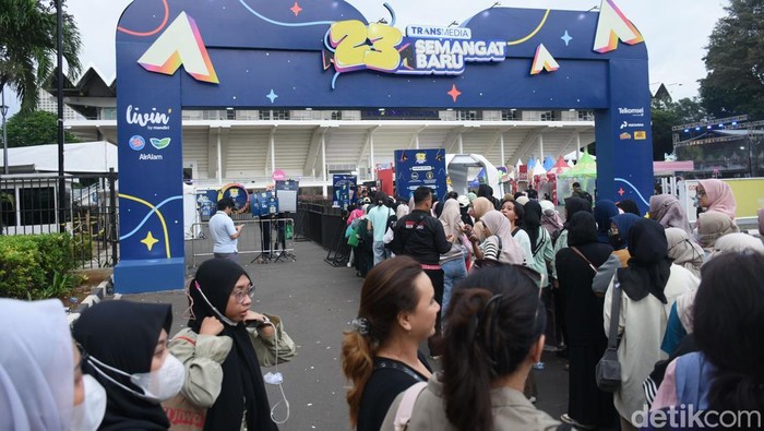 Sejumlah kegiatan menarik di area outdoor memeriahkan hari terakhir perayaan HUT ke-23 Transmedia di Istora Senayan, Jakarta, Minggu (15/12/2024).