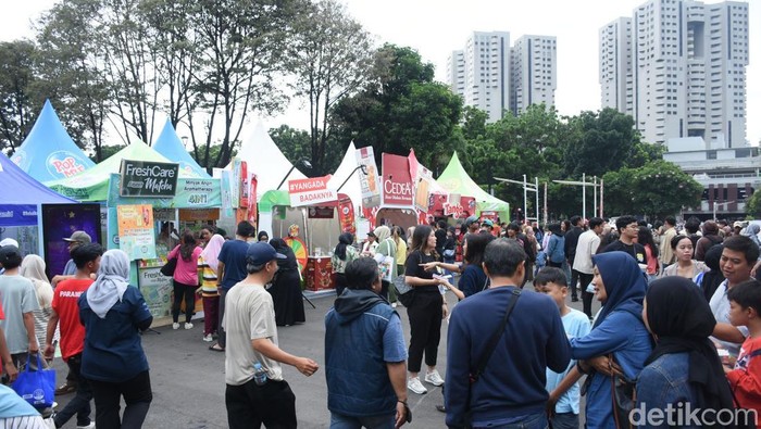 Sejumlah kegiatan menarik di area outdoor memeriahkan hari terakhir perayaan HUT ke-23 Transmedia di Istora Senayan, Jakarta, Minggu (15/12/2024).