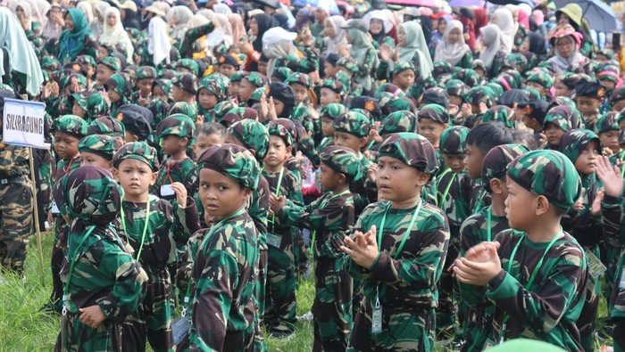 Serunya Bupati Banyuwangi Senam Bareng Ribuan Siswa PAUD Banyuwangi