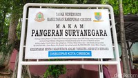 Papan nama situs Pangeran Suryanegara.