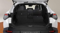 Dengan jarak sumbu roda yang 140 mm lebih panjang daripada Yaris Cross, memberikan lebih banyak ruang interior, di mana kursi belakang Urban Cruiser dapat direbahkan dan dibagi 40:20:40. Foto: Dok. Toyota