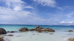 Merasakan Sensasi Pantai Pribadi di Pantai Tureloto yang Tenang