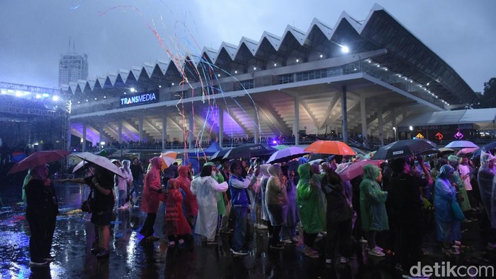 Ungu sukses menghibur penonton di HUT Transmedia ke-23 di Istora Senayan, Jakarta, Minggu (15/12/2024).