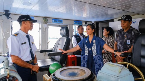 Wamenpar Ni Luh Puspa meninjau kesiapan Pelabuhan Ketapang dan Pelabuhan Gilimanuk dalam menyambut libur Nataru 2024/2025, Sabtu (14/12/2024). (Dok. Kemenpar)