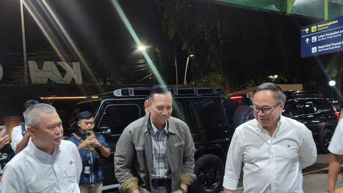 3 Menteri Prabowo Jajal Kereta Tanpa Transit