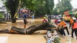 Tanggul Jebol Bikin Banjir Besar Rendam Ponorogo