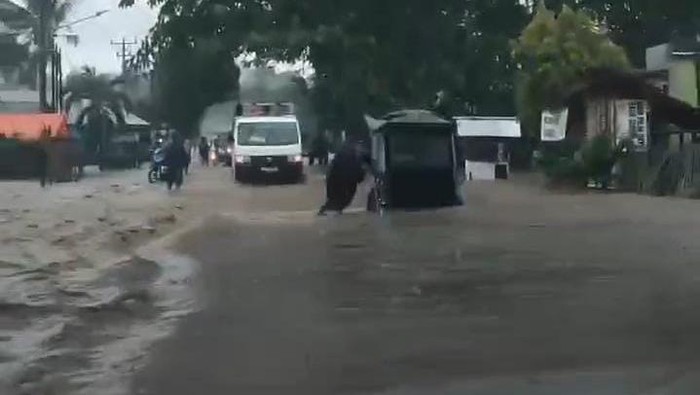 Banjir menerjang 2 kecamatan di Pohuwato.