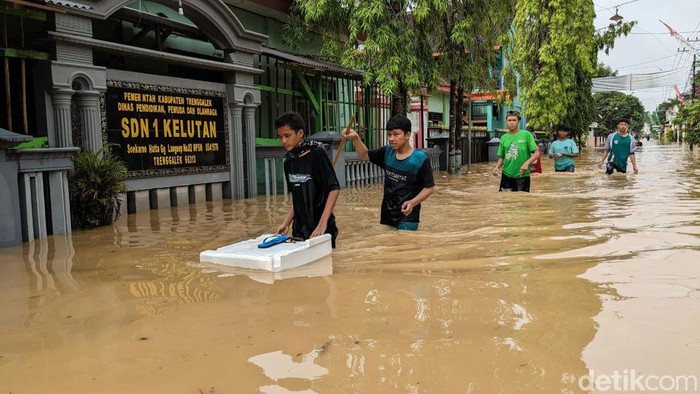 Banjir Rendam Sejumlah Sekolah di Trenggalek