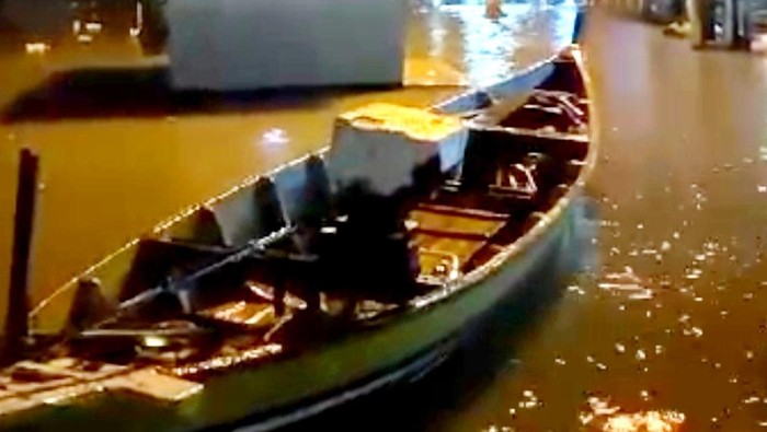 Banjir rob di Desa Tambak Cemandi Kecamatan Sedati Sidoarjo.