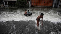 Banjir rob masih merendam kawasan Penjaringan dan memasuki hari ke-empat.