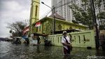 Banjir Rob Setinggi 80 Cm Rendam Komplek Galangan Kapal Muara Angke