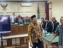Bacakan Pleidoi, Gus Muhdlor: Atas Dasar Apa Saya Duduk di Kursi Ini?