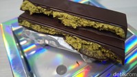 Rasa cokelatnya tidak terlalu manis. Sementara kunafa pistachionya juga cenderung gurih dan nutty. Perpaduan ini disebut-sebut paling pas. Foto: detikcom/Riska Fitria