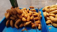 Combro Mistro Cikini menawarkan harga murah, sekitar Rp 1.000 per buahnya. Combronya berukuran lonjong dan agak memanjang. Isiannya royal dan rasanya sangat pedas. Foto: Google Review/Supendi983