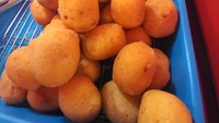 Pecinta pedas bisa cicip combro dari Combro Pedas yang ada di Pancoran, Glodok. Combronya diisi dengan cabe rawit utuh. Harganya Rp 2.500. Foto: Instagram/Google Review