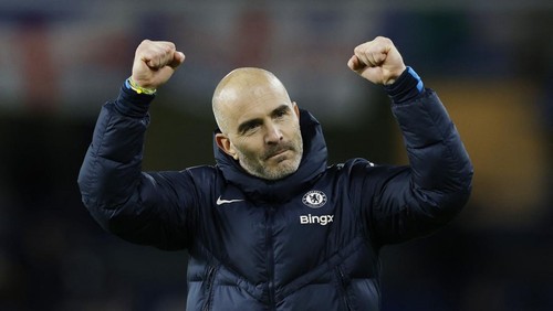 Soccer Football - Premier League - Chelsea v Brentford - Stamford Bridge, London, Britain - December 15, 2024 Chelsea manager Enzo Maresca celebrates after the match Action Images via Reuters/Peter Cziborra EDITORIAL USE ONLY. NO USE WITH UNAUTHORIZED AUDIO, VIDEO, DATA, FIXTURE LISTS, CLUB/LEAGUE LOGOS OR LIVE SERVICES. ONLINE IN-MATCH USE LIMITED TO 120 IMAGES, NO VIDEO EMULATION. NO USE IN BETTING, GAMES OR SINGLE CLUB/LEAGUE/PLAYER PUBLICATIONS. PLEASE CONTACT YOUR ACCOUNT REPRESENTATIVE FOR FURTHER DETAILS..