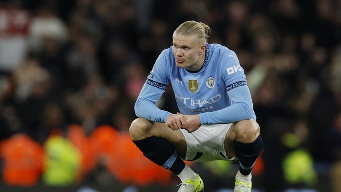 Soccer Football - Premier League - Manchester City v Manchester United - Etihad Stadium, Manchester, Britain - December 15, 2024 Manchester Citys Erling Haaland looks dejected after the match Action Images via Reuters/Jason Cairnduff EDITORIAL USE ONLY. NO USE WITH UNAUTHORIZED AUDIO, VIDEO, DATA, FIXTURE LISTS, CLUB/LEAGUE LOGOS OR LIVE SERVICES. ONLINE IN-MATCH USE LIMITED TO 120 IMAGES, NO VIDEO EMULATION. NO USE IN BETTING, GAMES OR SINGLE CLUB/LEAGUE/PLAYER PUBLICATIONS. PLEASE CONTACT YOUR ACCOUNT REPRESENTATIVE FOR FURTHER DETAILS..