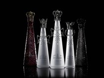 Sebotol Air Ini Harganya Setara Rumah Subsidi