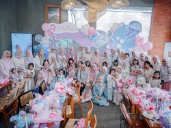 Keindahan Laut dan Kasih Sayang Ibu Disatukan Jadi Koleksi Busana Ibu-Anak