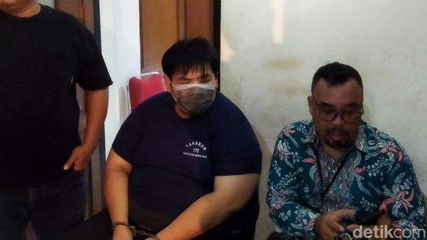 George Sugama Halim, anak bos toko roti ditetapkan sebagai tersangka penganiayaan karyawati.