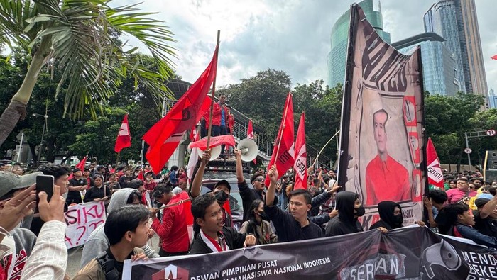 GMNI demo di depan KPK