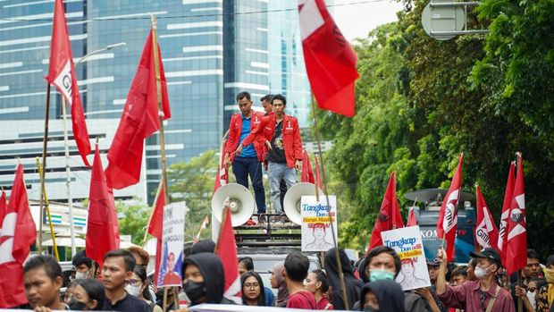 GMNI demo di depan KPK