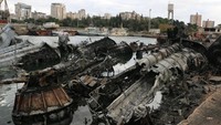 IDF menyebut serangan udara Israel itu mengincar pelabuhan Al-Bayda dan Latakia yang menjadi tempat berlabuhnya 15 kapal Suriah.  