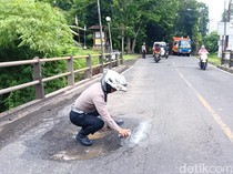 Musim Liburan Tiba, tapi kok Jalan Denpasar-Gilimanuk Banyak Lubang?