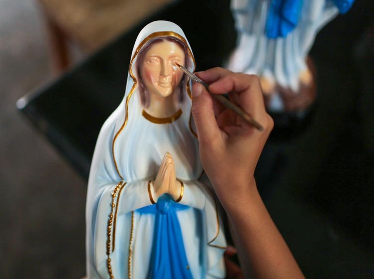 Jelang Natal, Pesanan Patung Yesus-Bunda Maria Meningkat