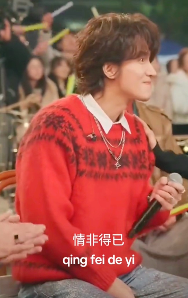 Saat Meteor Garden tayang pada 2001, lagu Qing Fe De Yei dibawakan oleh penyanyi Harlem Yu. Kini pada 2024, Jerry Yan menyanyikan lagu tersebut dan langsung viral membuat penonton Meteor Garden bernostalgia. Foto: Dok. TikTok, Instagram Jerry Yan