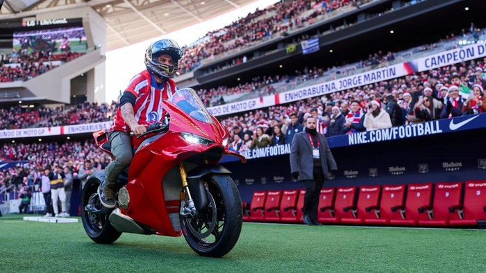 Jorge Martin, Atletico vs Getafe MADRID, SPAIN - DECEMBER 15: Jorge Martin presents the MotoGP World Championship Trophy prior the game the LaLiga match between Atletico de Madrid and Getafe CF at Riyadh Air Metropolitano on December 15, 2024 in Madrid, Spain. (Photo by Diego Souto/Getty Images)